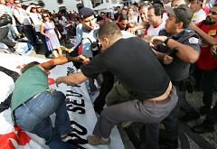 [08_CHA_rio_pancadaria[5].jpg]