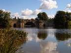 bridge_over_blenheim_palace_lake.JPG 