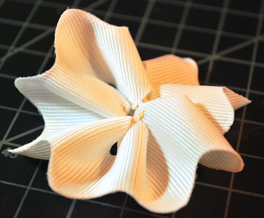 [Bloom Box - gathered white flower[4].jpg]