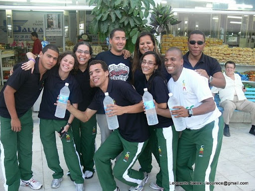 Na foto, atletas da Urece posam para fotografia