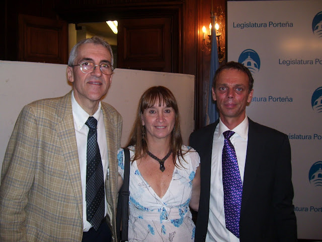 Rubén Aiassa (R.N.V.@), Pol Dhuyvetter (Alcaldes por la paz), Marcela Venturino (R.N.V.@