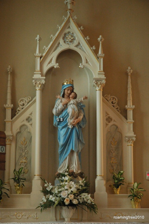[Mary Altar[3].jpg]