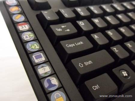 [SNAK-Facebook-keyboard[5].jpg]