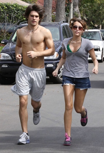 miley-cyrus-justin-gaston-running-01_thumb[3]