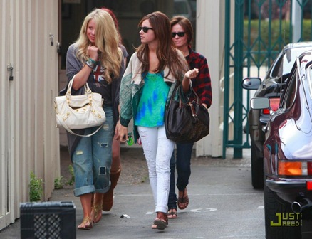 ashley-tisdale-samantha-droke-patys-05
