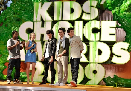 jonas-brothers-kids-choice-awards-12