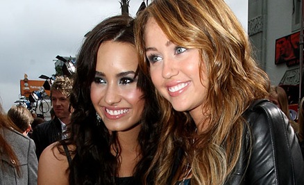 [05_lovato_cyrus[4].jpg]