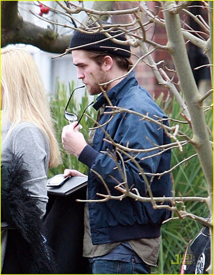 [Lizzie la Hermana de Robert Pattinson 2[4].jpg]