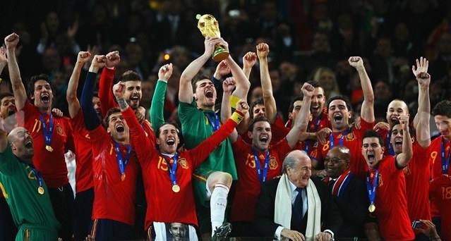 [Casillas levantando la Copa del Mundo 2010-2[7].jpg]