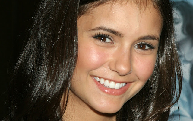 NINA DOBREV