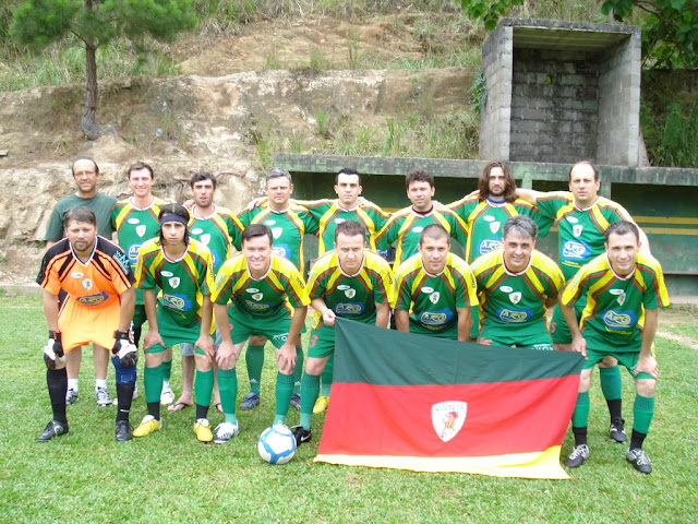 De pé:Adroaldo(treinador), Supla, Esquerda, Kado, Filipe, Alex, Jesus e Rafa. Agachados:Gilmar, Lê, Vilson, Marcelo, Roby, Lahm e Joel.