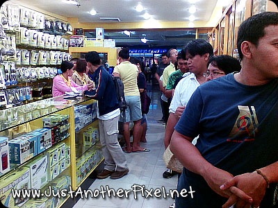 CDR-king in SM Cebu - long queue of customers