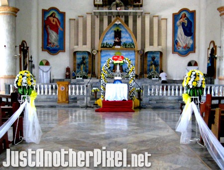 The altar where my best friend and her husband got married - JustAnotherPixel.net