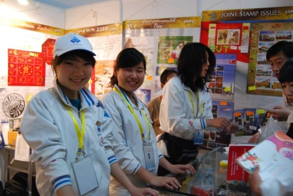[Volunteer at Pos Indonesia Booth[2].jpg]