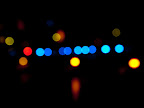 [UNSCHARFE LICHTER DES FESTIVALS OF LIGHT AN DER OBERBAUMBRÜCKE ZWISCHEN KREUZBERG UND FRIEDRICHSHAIN]