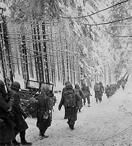 [bulge_stvithroad_1945jan24_375[3].jpg]