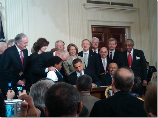 800px-Obama_signing_health_care-20100323