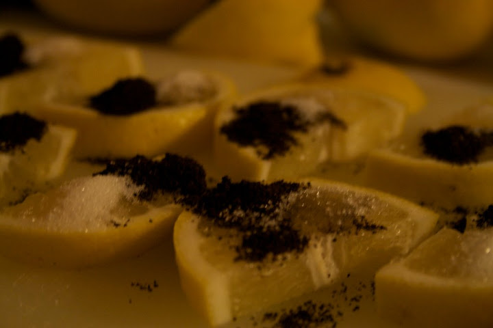Russisch Koks Russisch Koks - Wodka und danach dieses Gemisch: Zitronenscheibe mit Kaffee und Zucker. Sehr zu empfehlen!