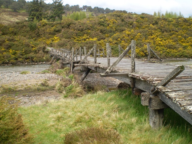 [bridge in glen feshie[3].jpg]