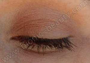 Bionic Beauty's beach look - eye shadow and mascara