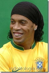 famoso com aparelho