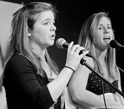 Cara Daly ‘13 and Avery Stone ‘10 sang “Heavily Broke” by The Veronicas. ( Photo by Y. Watanabe/The Phillipian)