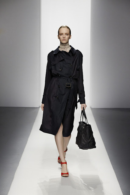 bottega_veneta_resort_2012_runway_003_1111154847.jpg