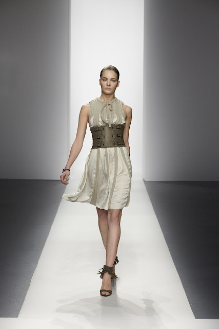 bottega_veneta_resort_2012_runway_010_1111203982.jpg