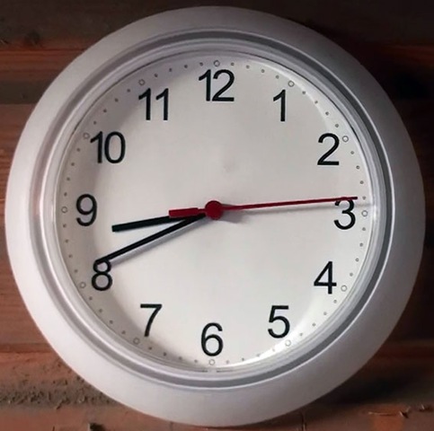 [Uhr[2].jpg]
