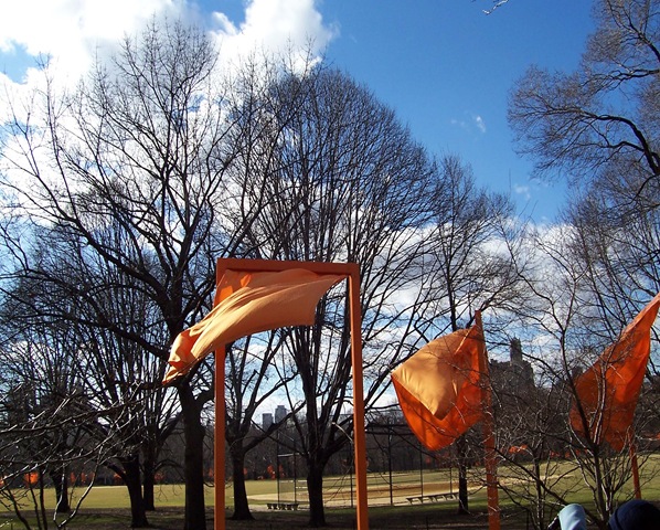 [banners blowing[4].jpg]