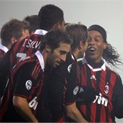 Ronaldinho scores twice as AC Milan beats Juventus 3-0