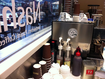 Nashi-coffee-machine Coffee machine at the Nashi coffee shop