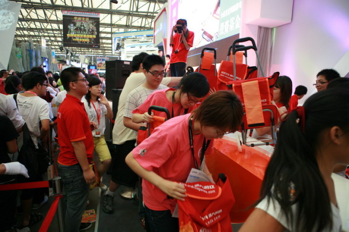 美眉日报 58c379f7t7189071c76be ChinaJoy 2009 盛大展台ShowGirl实拍