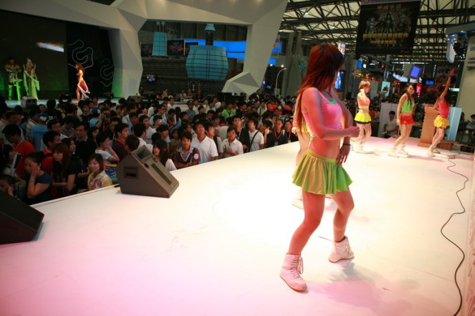 美眉日报 58c379f7t7189074fbe8b ChinaJoy 2009 盛大展台ShowGirl实拍