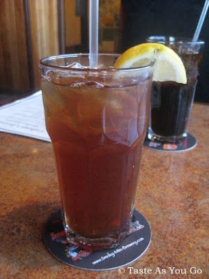 Sweet Tea at Calhoun's in Knoxville, TN - Photo by Taste As You Go