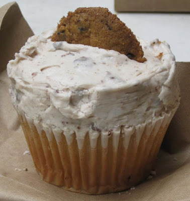 Cooke-Dough-Cupcake-Crumbs-Bake-Shop-New-York-NY-tasteasyougo.com