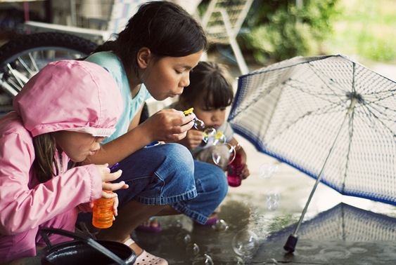 3blowingbubbles