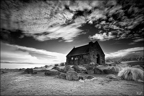 bw-sky-abandoned-house