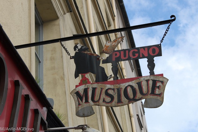 [PARIS 2010-polila 301[2].jpg]