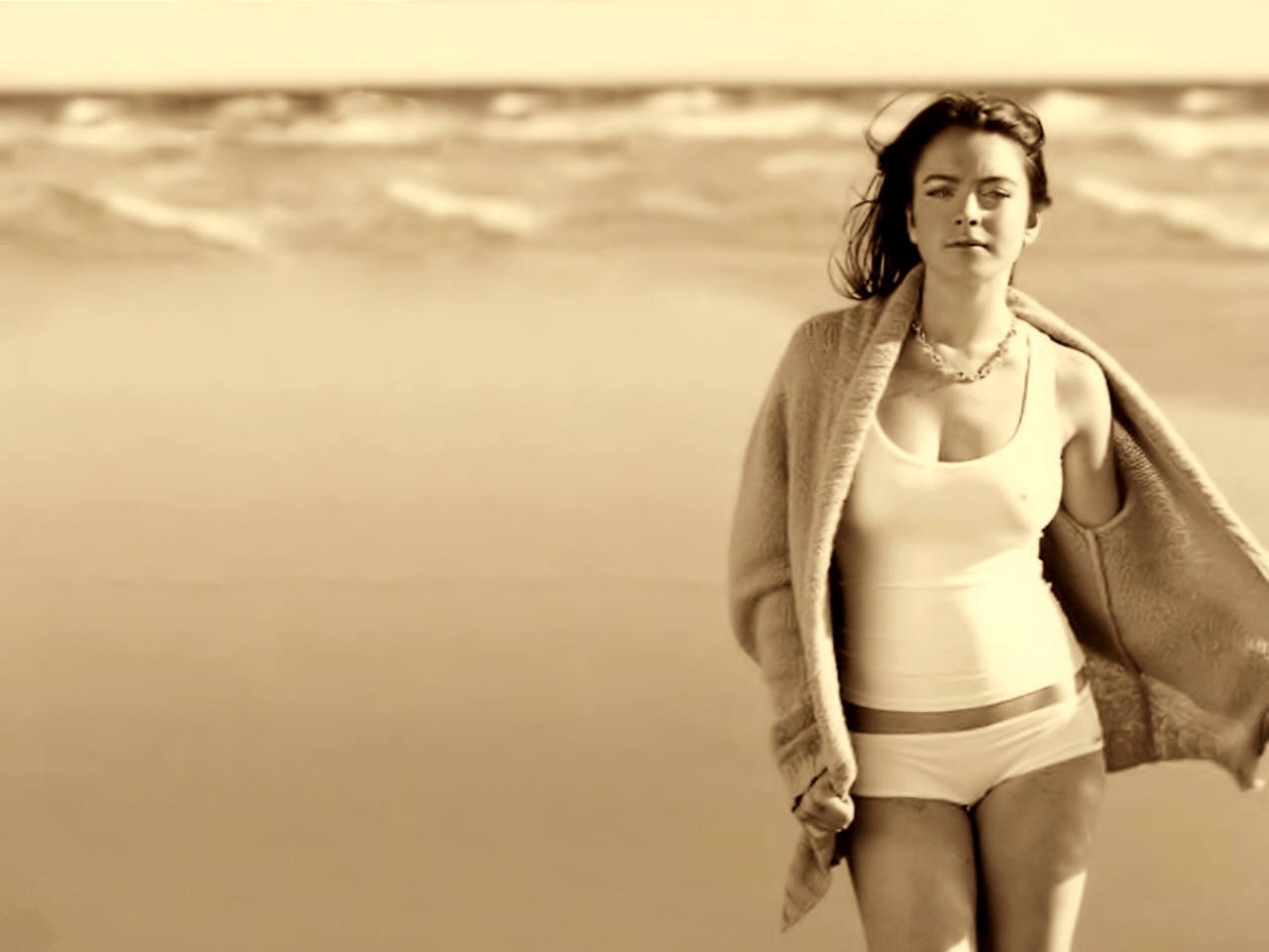 [lohan1280x96072.jpg]