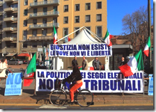 I manifestanti che difendono Berlusconi e la libertà