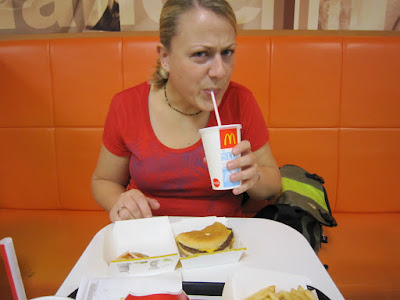 Ja, auch inJapan gibt es Mc Donald`s. Genauso wie zu Hause gilt: Finger weg von den Aktionsburgern!