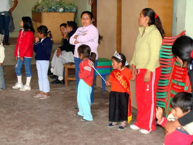[Entregadepresentes2008f313.jpg]