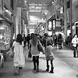 吉祥寺サンロード、土日の混雑はびっくり。