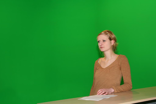 Unsere Moderatorin vor der Green Wall