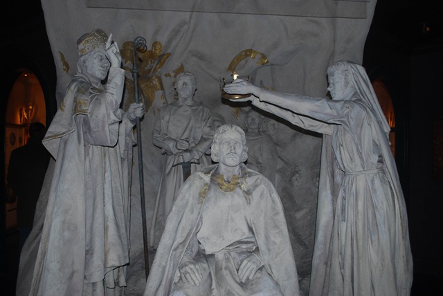 [crowning[2].jpg]