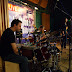 pict26.jpg, Karoline de la Serna avec Frédéric Malempré ici au cajon et Vincent Noiret à la basse électrique., Karoline de la Serna en session acoustique