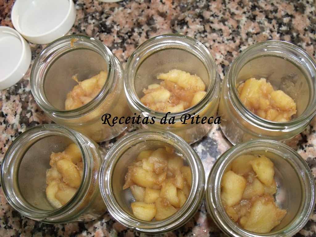 [Maçã cozida com canela nos frascos[2].jpg]