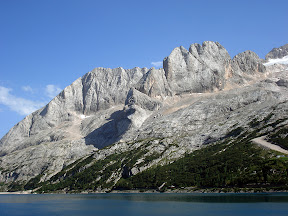 La Marmolada y el lago Fedaia.