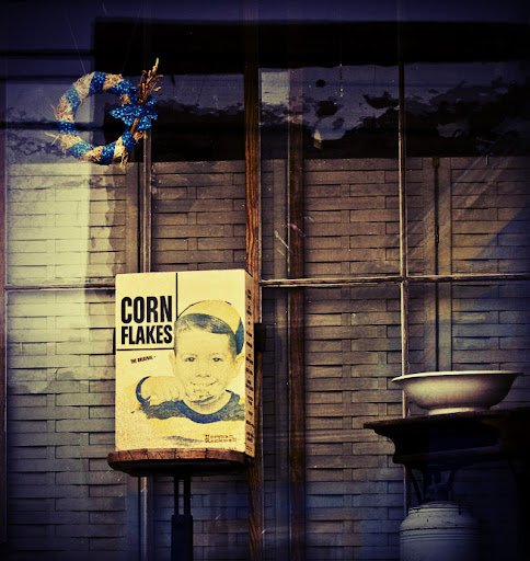 IMAGE: http://lh4.ggpht.com/_diVkYQ5eTc8/SzDc7Spq_AI/AAAAAAAAAOc/9MIloRNJymQ/Corn_Flakes2.jpg